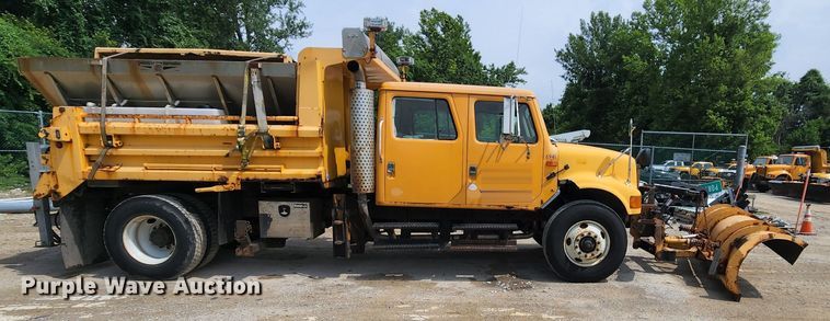 image for item JL9960 2002 International 4900  dump truck