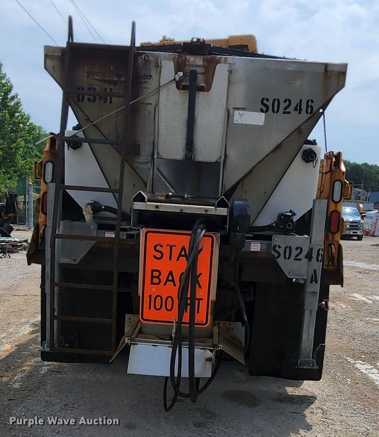 image for item JL9960 2002 International 4900  dump truck