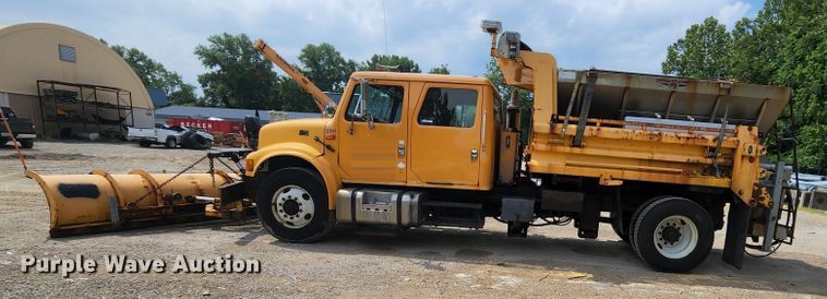 image for item JL9960 2002 International 4900  dump truck