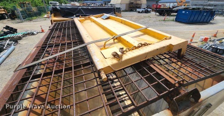 image for item JL9960 2002 International 4900  dump truck