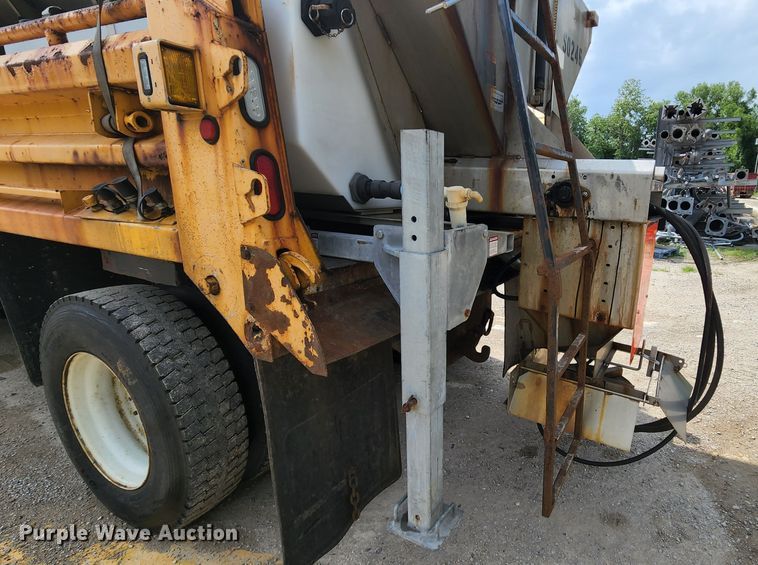 image for item JL9960 2002 International 4900  dump truck