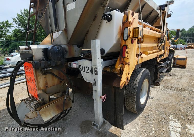 image for item JL9960 2002 International 4900  dump truck