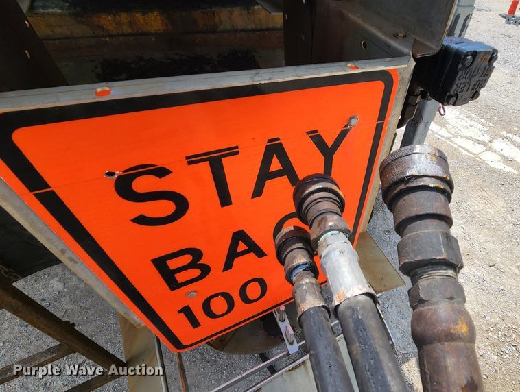 image for item JL9960 2002 International 4900  dump truck