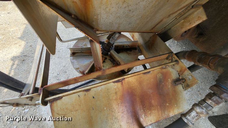 image for item JL9960 2002 International 4900  dump truck