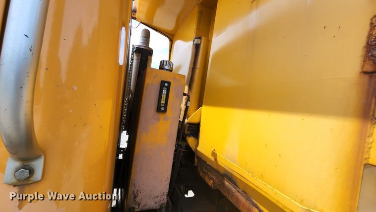 image for item JL9960 2002 International 4900  dump truck