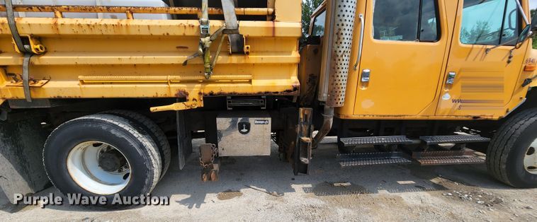 image for item JL9960 2002 International 4900  dump truck
