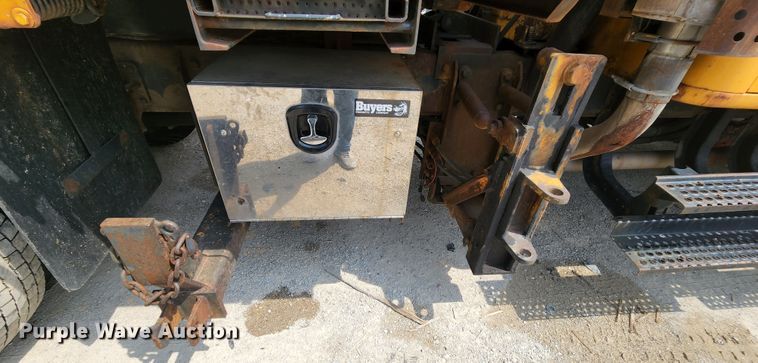 image for item JL9960 2002 International 4900  dump truck