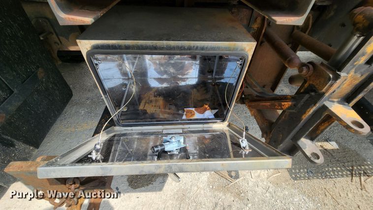 image for item JL9960 2002 International 4900  dump truck