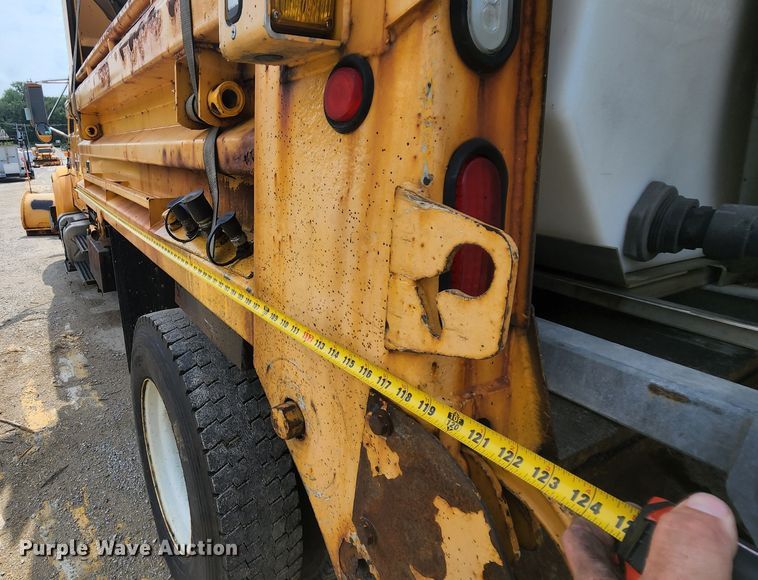 image for item JL9960 2002 International 4900  dump truck