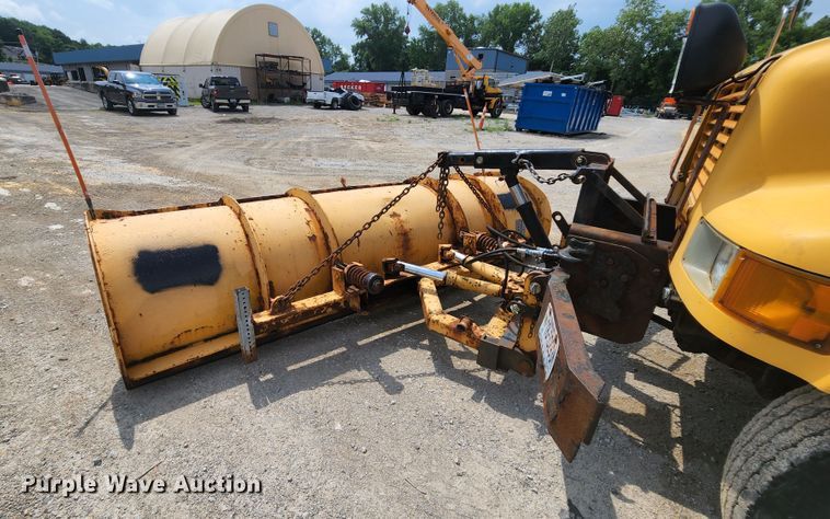 image for item JL9960 2002 International 4900  dump truck