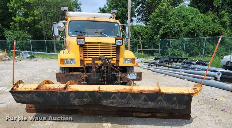 image for item JL9960 2002 International 4900  dump truck