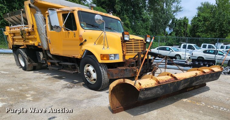 image for item JL9960 2002 International 4900  dump truck