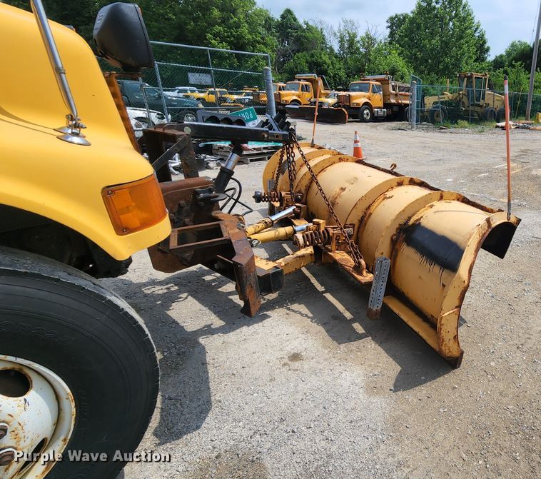 image for item JL9960 2002 International 4900  dump truck