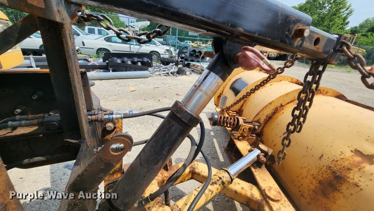 image for item JL9960 2002 International 4900  dump truck