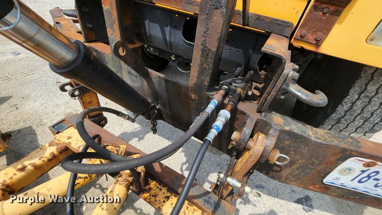 image for item JL9960 2002 International 4900  dump truck