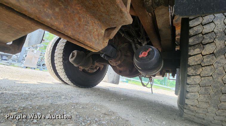 image for item JL9960 2002 International 4900  dump truck