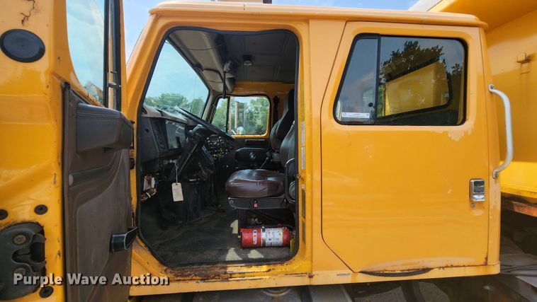 image for item JL9960 2002 International 4900  dump truck