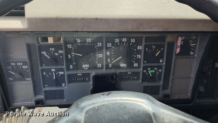 image for item JL9960 2002 International 4900  dump truck