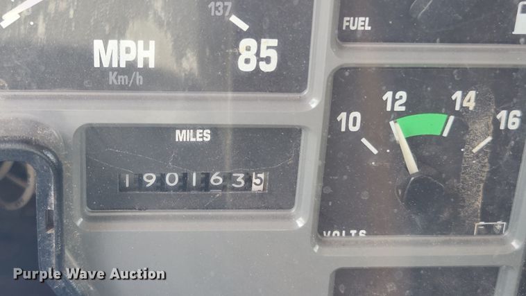 image for item JL9960 2002 International 4900  dump truck