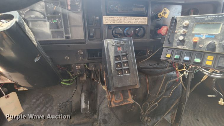 image for item JL9960 2002 International 4900  dump truck