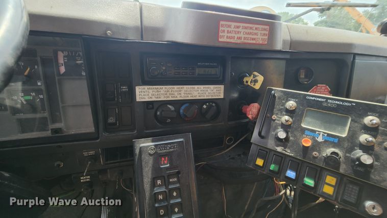 image for item JL9960 2002 International 4900  dump truck