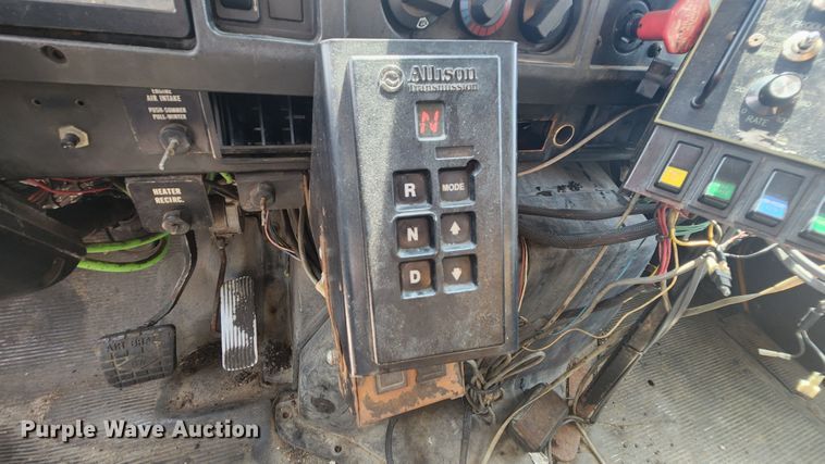 image for item JL9960 2002 International 4900  dump truck