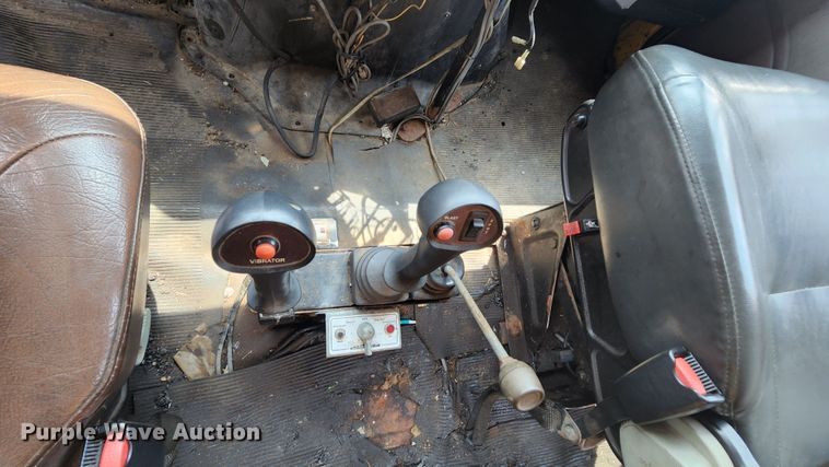 image for item JL9960 2002 International 4900  dump truck