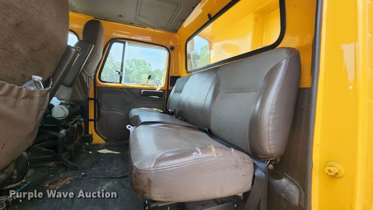 image for item JL9960 2002 International 4900  dump truck