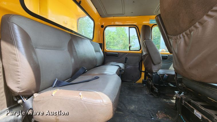 image for item JL9960 2002 International 4900  dump truck