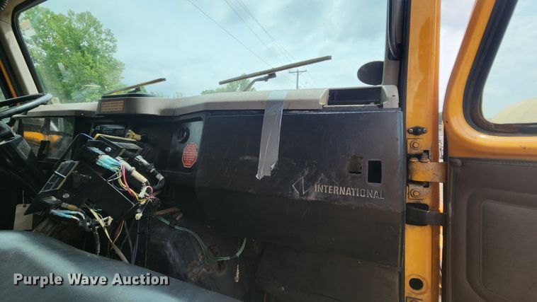 image for item JL9960 2002 International 4900  dump truck