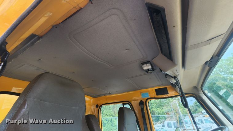 image for item JL9960 2002 International 4900  dump truck