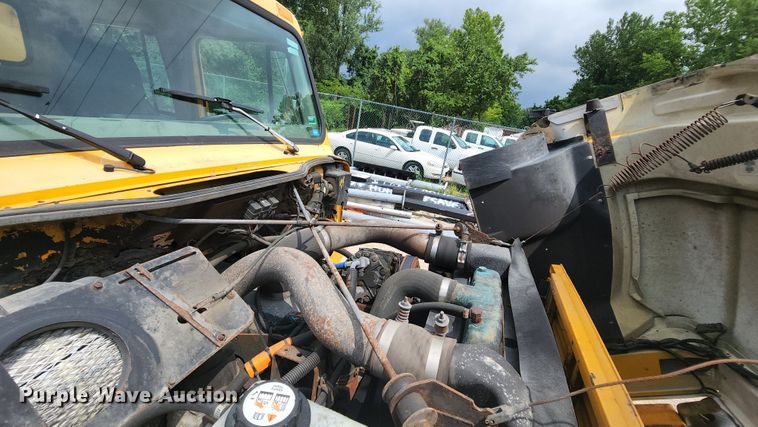 image for item JL9960 2002 International 4900  dump truck