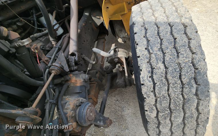 image for item JL9960 2002 International 4900  dump truck