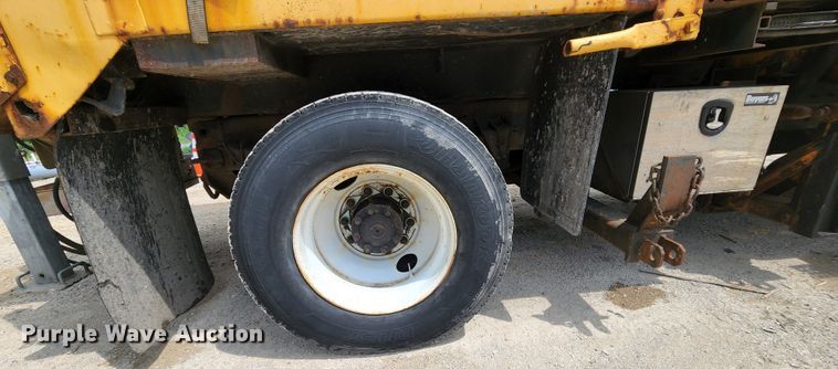 image for item JL9960 2002 International 4900  dump truck