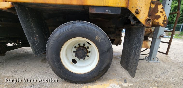 image for item JL9960 2002 International 4900  dump truck