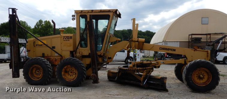 image for item JL9961 2004 Champion 720A Series III  motor grader