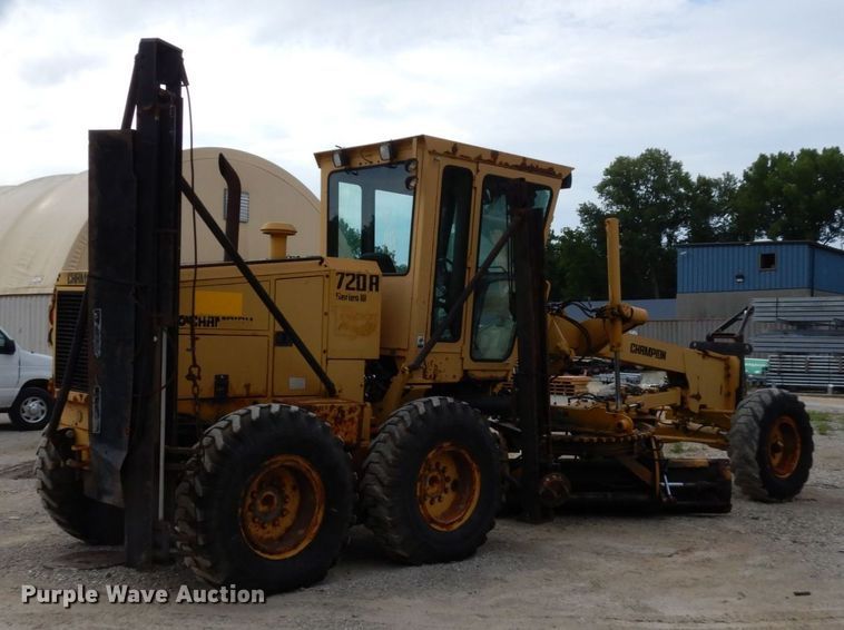 image for item JL9961 2004 Champion 720A Series III  motor grader