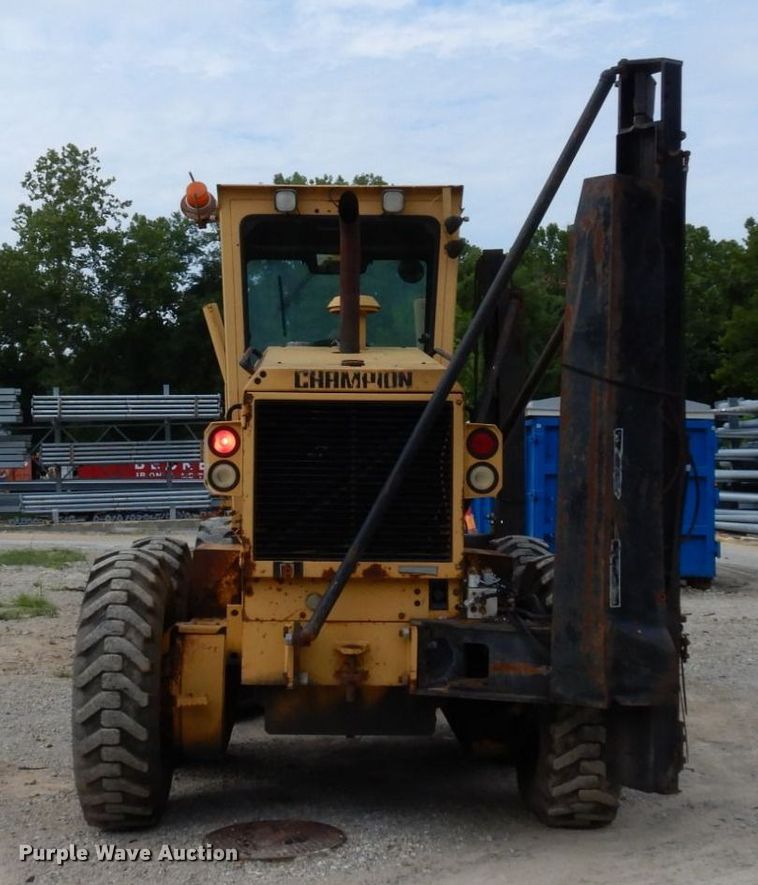 image for item JL9961 2004 Champion 720A Series III  motor grader