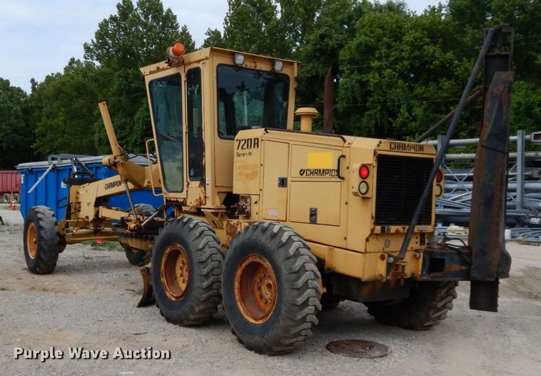 image for item JL9961 2004 Champion 720A Series III  motor grader