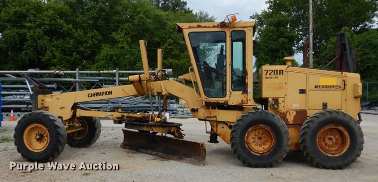 image for item JL9961 2004 Champion 720A Series III  motor grader
