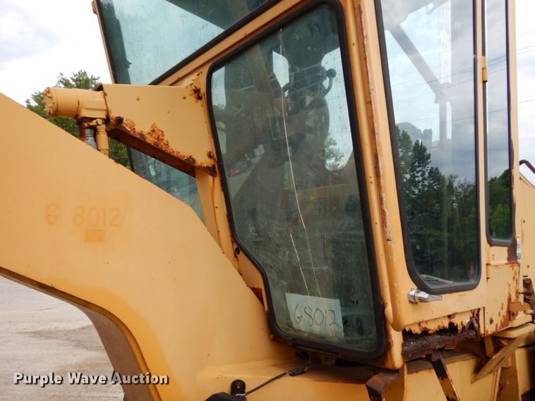 image for item JL9961 2004 Champion 720A Series III  motor grader