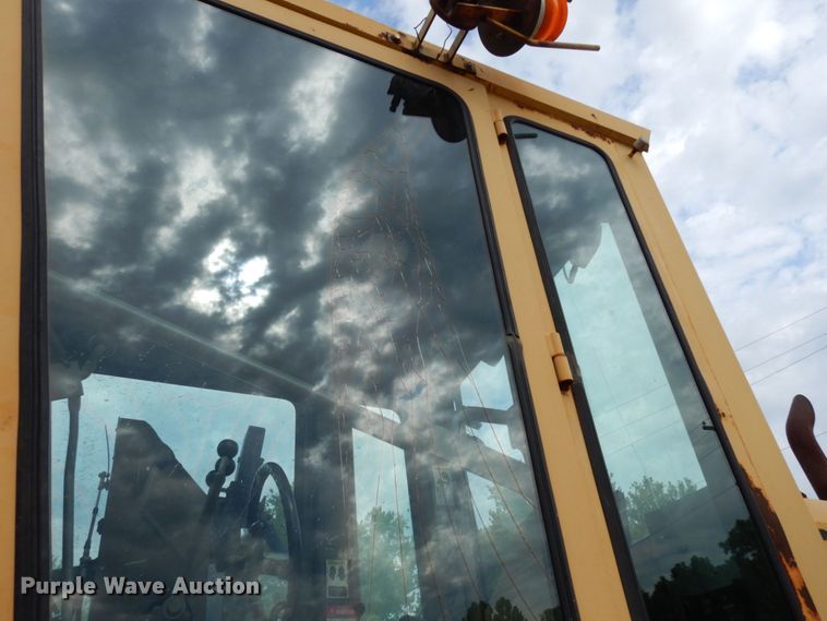 image for item JL9961 2004 Champion 720A Series III  motor grader