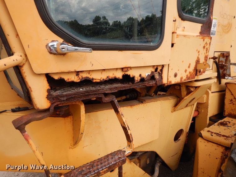 image for item JL9961 2004 Champion 720A Series III  motor grader