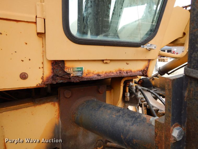 image for item JL9961 2004 Champion 720A Series III  motor grader