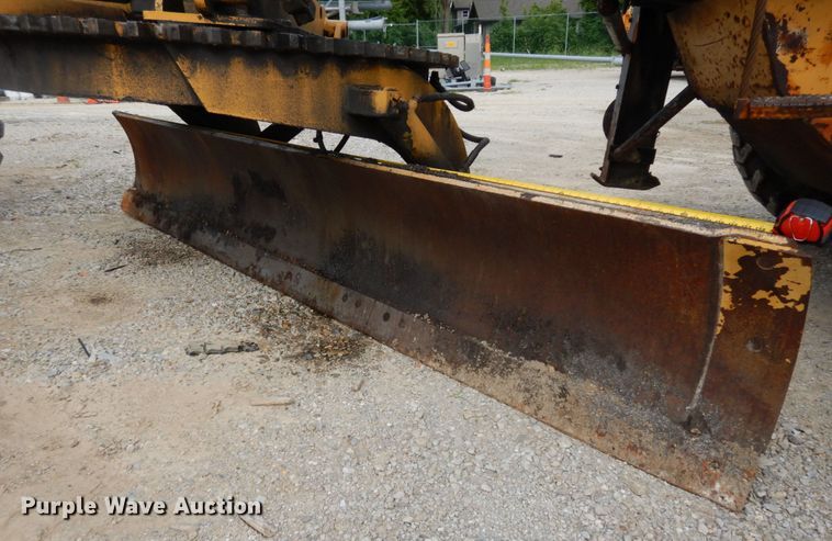 image for item JL9961 2004 Champion 720A Series III  motor grader