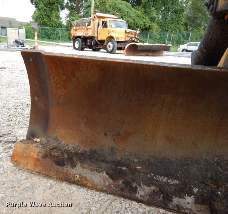 image for item JL9961 2004 Champion 720A Series III  motor grader