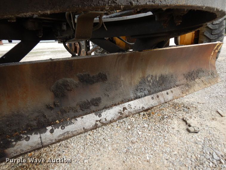 image for item JL9961 2004 Champion 720A Series III  motor grader