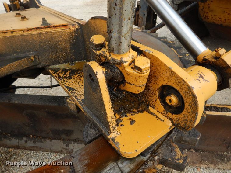 image for item JL9961 2004 Champion 720A Series III  motor grader