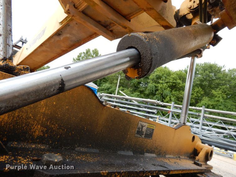 image for item JL9961 2004 Champion 720A Series III  motor grader