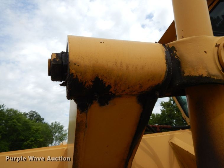 image for item JL9961 2004 Champion 720A Series III  motor grader